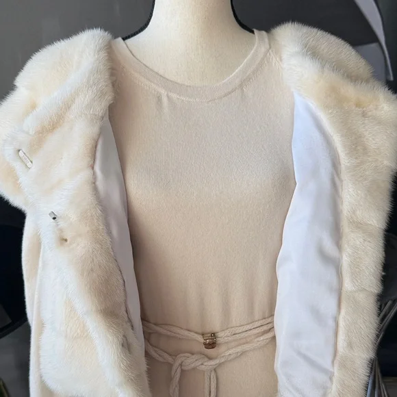 Elegant Cream Real 100% mink Fur Jacket, size M